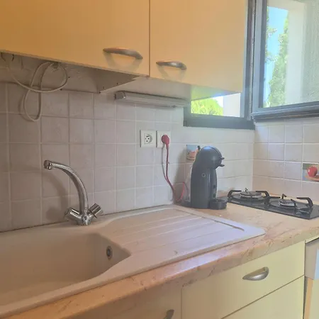 Apartment T2 Avec Terrasse Et Parking A 1,3 Km De La - Cap D'agde - Fr-1-249-419 *